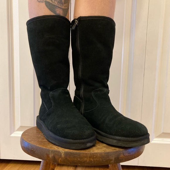 Black Zip up UGGs - Picture 6 of 9